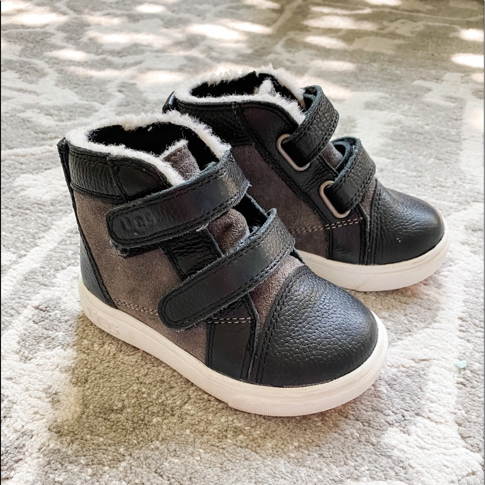 Toddler Ugg Rennon Boots 6 Velcro